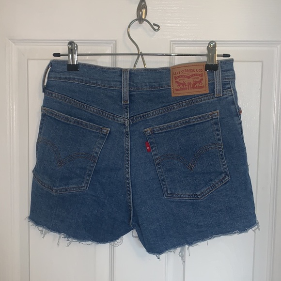 Levi’s Distressed High Rise Jean Shorts - Picture 3 of 3